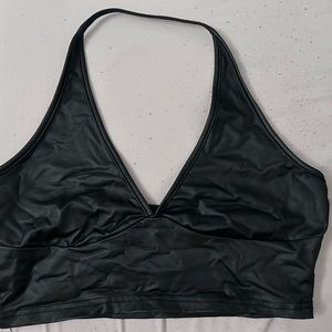 I’m selling this top because is to big for me, is size M, black.